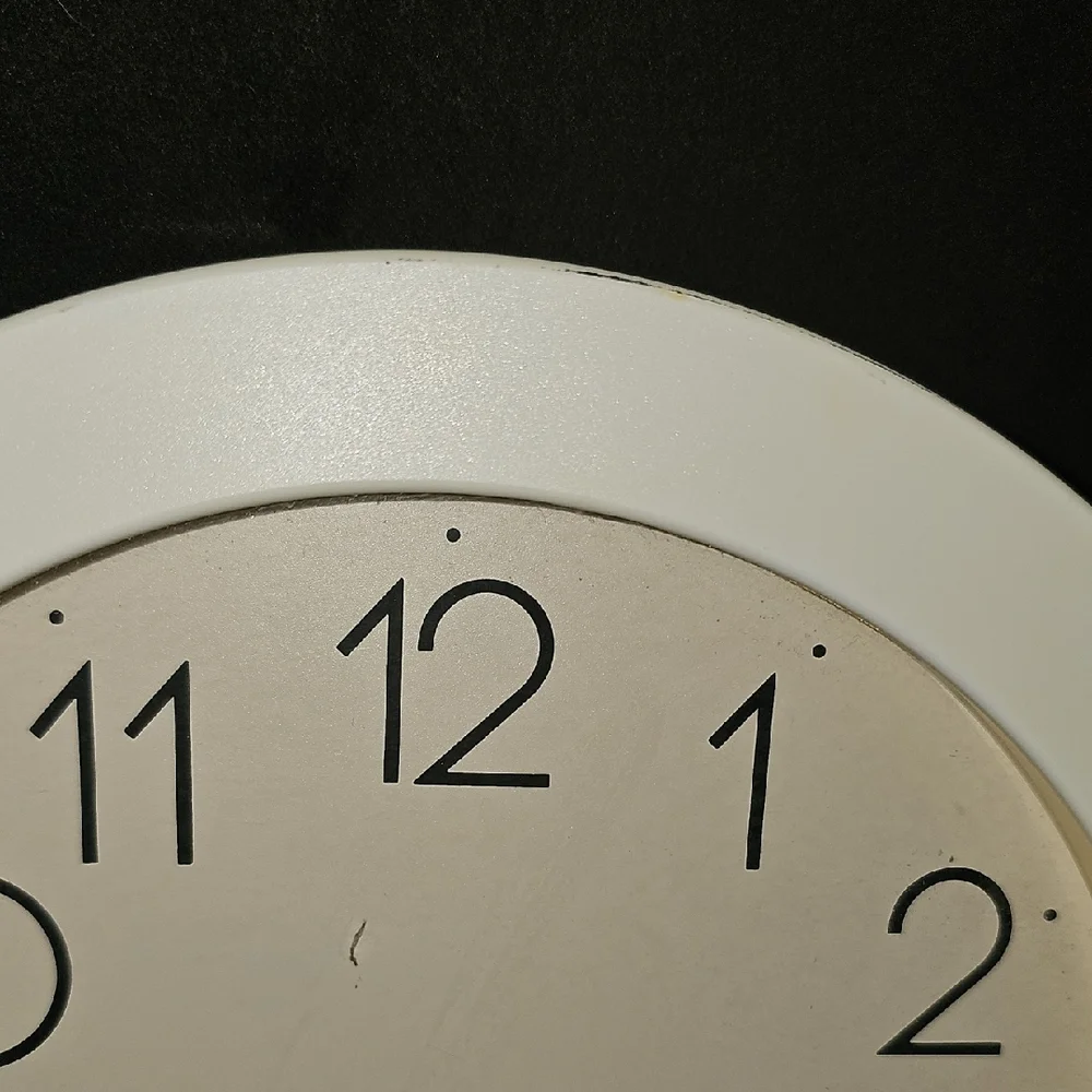 Vintage clock tenon White Wall Multicolor Hands 1980s Decor Mid Century Modern